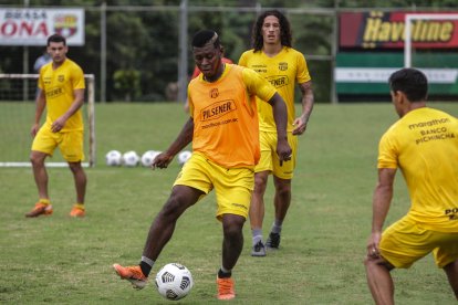 Gabriel Cortez fue ratificado por una temporada más en Barcelona.