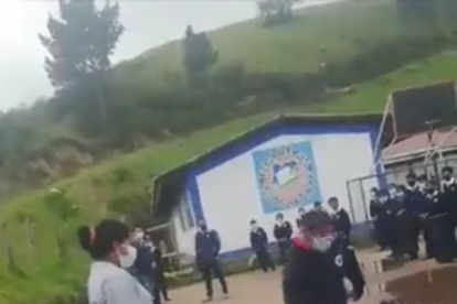 El castigo a los alumnos se difundió en las diversas redes sociales.