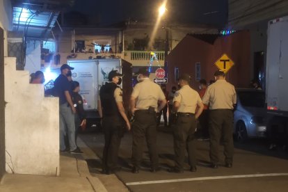 Policías llegaron al sector para indagar detalles de esta nueva balacera.