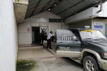 El cuerpo de Gloria Loor fue retirado tras el examen forense.