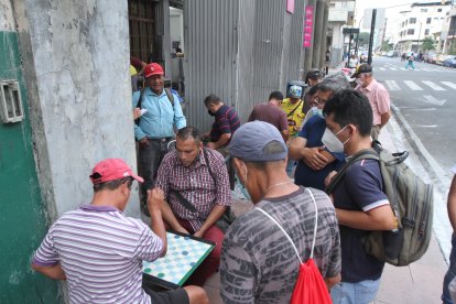 Los amigos que se reúnen aprendieron viendo a otros jugadores.