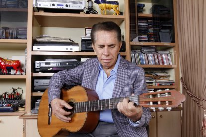 Don Alfonso es un amante de la música. Actualmente cuenta con Instagram.