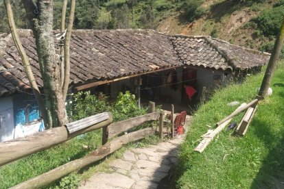 Esta es la casa donde vivía Gregorio Guamán. Sus parientes esperan que rescaten a padre e hija.