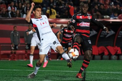 La Culebra Castillo (d), refuerzo del Ídolo, jugó este año en el Xolos de México.