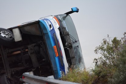 El vehículo de la Cooperativa Amazonas cubría la ruta Cuenca-Baños.