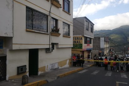 Moradores comentaron que siempre que beben en aquella casa hay peleas.