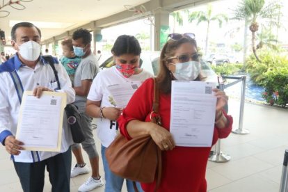 Medidas. En centros comerciales el carné de vacunación es obligatorioMiguel canales