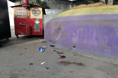 En este lugar, junto a la avenida Barcelona, en el acceso a la cooperativa Sol Naciente, fue asesinado a tiros un joven.