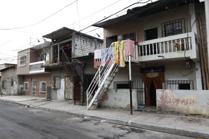 En los exteriores de este domicilio fue baleado Favio Salazar, de 39 años.ASISTENTES DE DICHO VELORIO DEJANDO VARIOS HERIDOS QUE YA ESTAN FUERA DE PELIGRO