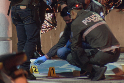 Agentes de Criminalística hallaron en el lugar más de 10 indicios balísticos.