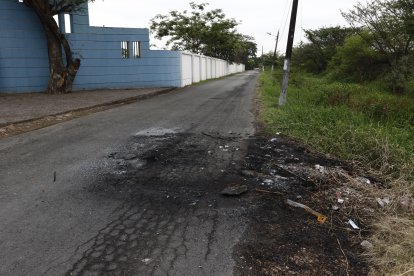 En este lugar, de la vía al hipódromo, fue incinerado el vehículo.