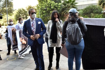 La defensa y familia de Naomi llegaron a la Fiscalía la mañana del 3 de enero.