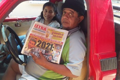 Nuestro fiel lector aún en su 'camello' revisa nuestro Diario.