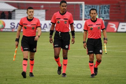 Los árbitros nacionales se quedaron sin recibir nada de sus haberes, durante la segunda etapa de la LigaPro.