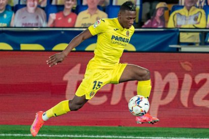 Pervis Estupiñán ingresó a los 89 minutos, en la derrota que el Villarreal sufrió ante el Sporting de Gijón.