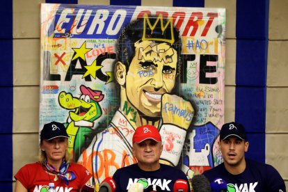 El padre del deportista aseguró que las personas querían crucificar, humillar y echar de rodillas a su hijo por no recibir la dosis anticovid.