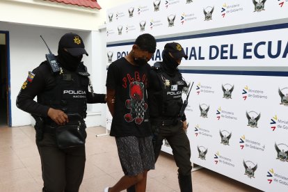 El chico, al ver a un grupo de agentes que realizaban un patrullaje, quiso huir pero terminó siendo interceptado.