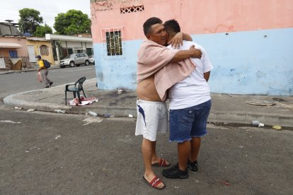 Las huellas del hecho que le arrebató la vida a un niño de 11 años aún se observan en la esquina de las calles 33 y Capitán Nájera.