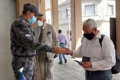Desde el 23 de diciembre de exige la presentación del carné de vacunación en lugares de atención al público