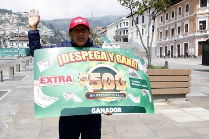 Alejandro Mocha  se ganó cinco dólares hace un tiempo con EXTRA. Hoy, 500 dólares.