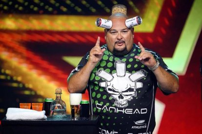 Según los médicos, el sujeto posee un alto  de oxígeno lo que provoca la sorprendente reacción.