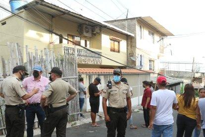Los asesinos llegaron a este inmueble y mataron a uno de sus habitantes.