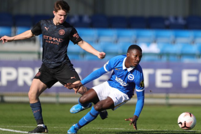 Moisés Caicedo llegó al Brighton de Inglaterra en agosto del 2021, pero fue cedido a préstamo al Beerschot.