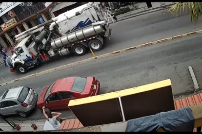 Los testigos intentaron llamar la atención del conductor, pero él no los habría notado.