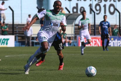 Leonai Souza llega a préstamo a Barcelona por una temporada, con opción a compra.