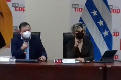 El director del COE Nacional, Juan Zapata, junto a la alcaldesa de Guayaquil, Cynthia Viteri, informaron sobre el avances de la pandemia en la ciudad.