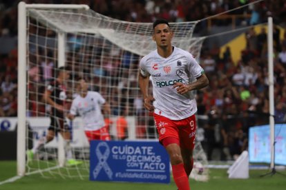 Mauro Quiroga firmó contrato con Emelec por un año.