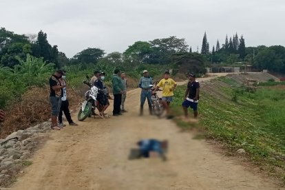 El cuerpo del senegalés quedó tirado en medio de una vía de tercer orden