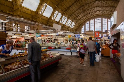 Foto reciente del atractivo mercado en la capital de Letonia, que acaba de sufrir daños a causa de fuertes vientos.