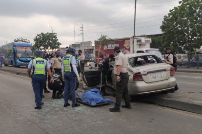 Agentes de tránsito y Policías acudieron a la emergencia.