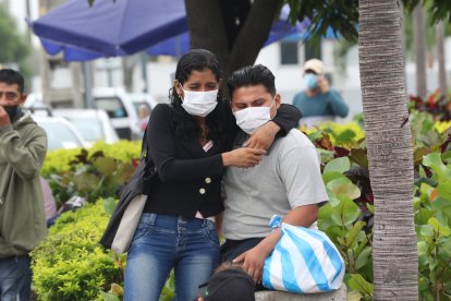 Familiares de Pascual Quimí Salazar llegaron a la morgue para retirar su cadáver.