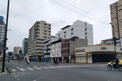 Así lució la intersección de las calles Luque y Quito (centro), el mediodía del  domingo pasado.