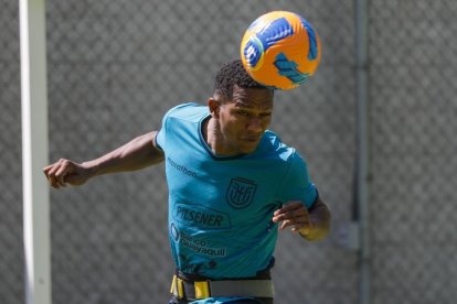 Romario Caicedo ha sido llamado por primera vez a un proceso de eliminatorias con la Tricolor.