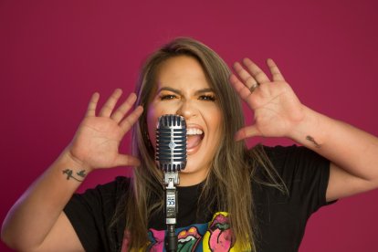 Sol lleva 5 años prestando su voz para varios  productos. Quiere ser narradora de documentales.