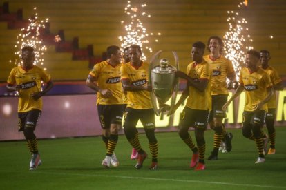 La Noche Amarilla de 2021 se tuvo que desarrollar sin la presencia de público, por las restricciones que existían en ese momento en Guayaquil.