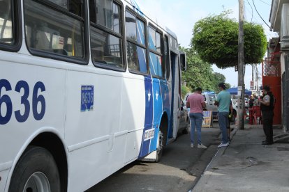 El conductor Roberto Carlos Bartolomé Peñafiel fue baleado el lunes.