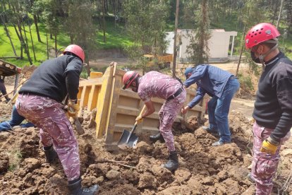 Varias horas se demoró el personal de auxilio para rescatar a la víctima mortal.