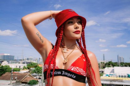 La cantante colombiana Farina, única mujer nominada en la categoría mejor canción urbana en los pasados Latin Grammy