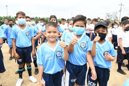 Cientos de niños de distintas zonas rurales de Guayas incursionan en la práctica del fútbol.