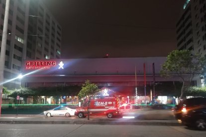 El sujeto habría ingresado a la puerta a un restaurante de asados en el norte de Guayaquil.