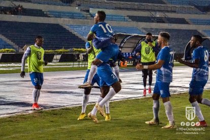 Danny Luna y sus goles ante Barcelona.