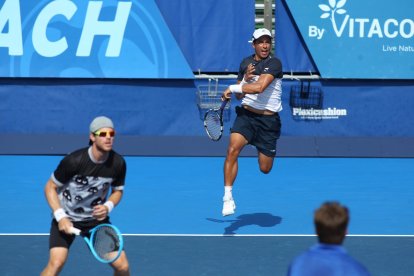 Gonzalo Escobar (d) y Ariel Behar fueron eliminados en los octavos de final del Australia Open.