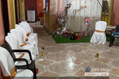 En la casa quedaron las evidencias de las balas.