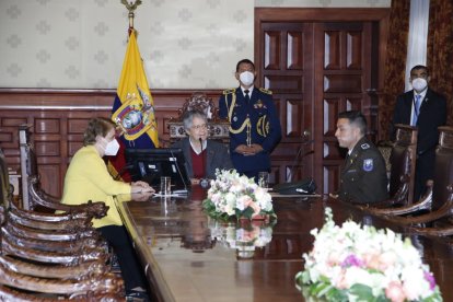 El presidente dialogó con el uniformado junto a la ministra de Gobierno.