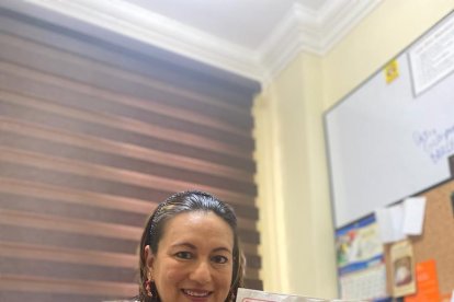 ¡Qué tío para más bacán tiene Martha, una fiel lectora que fue la beneficiada con el premio de don Jaime Almeida.