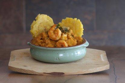 Su nombre viene de la cordillera Colonche que atraviesa Manabí.